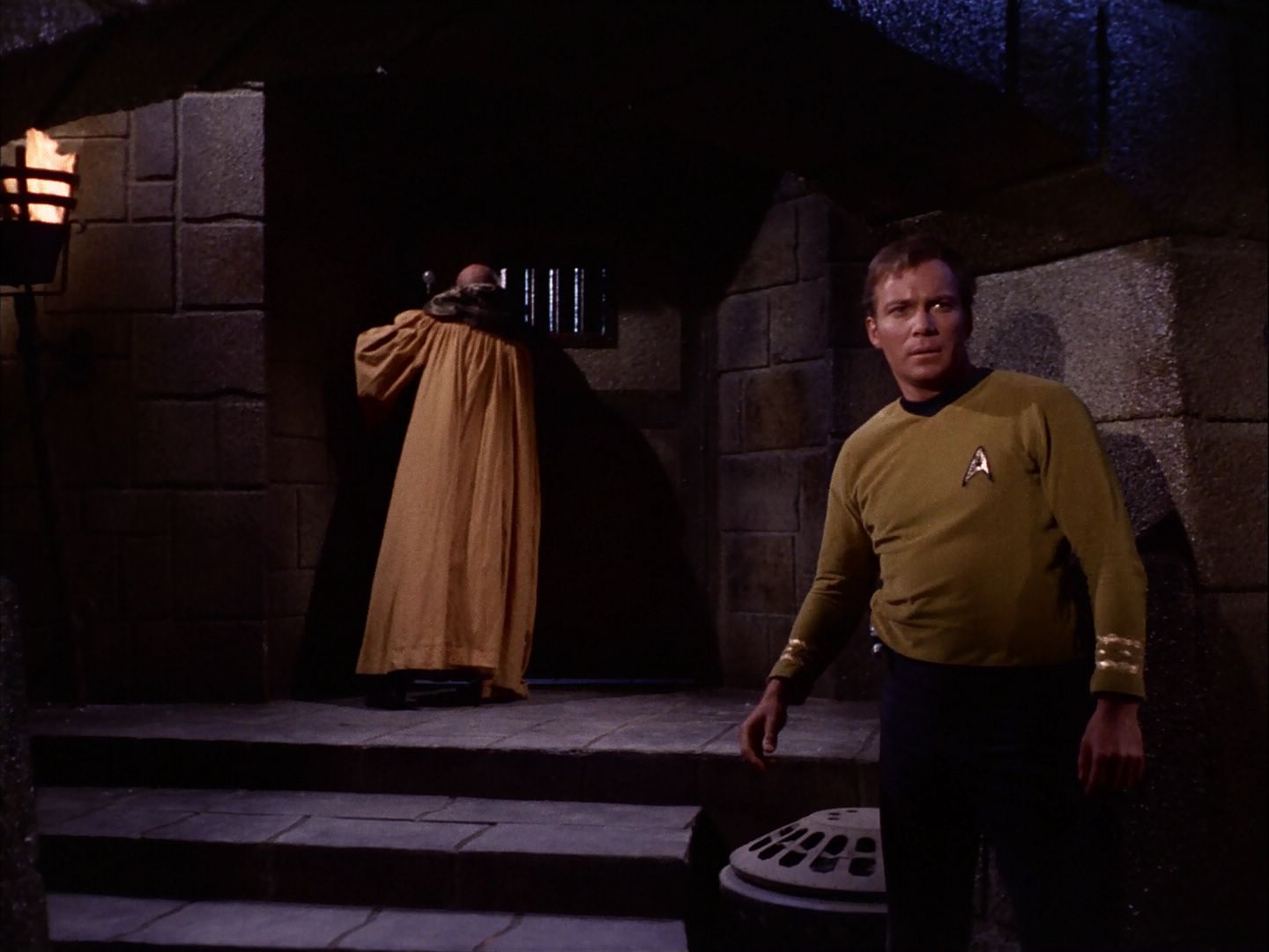 ariane179254_StarTrek_2x07_Catspaw_2952.jpg