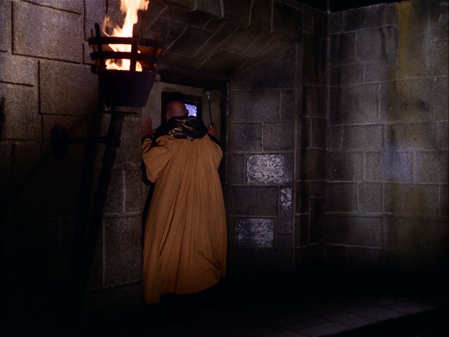 ariane179254_StarTrek_2x07_Catspaw_2969.jpg