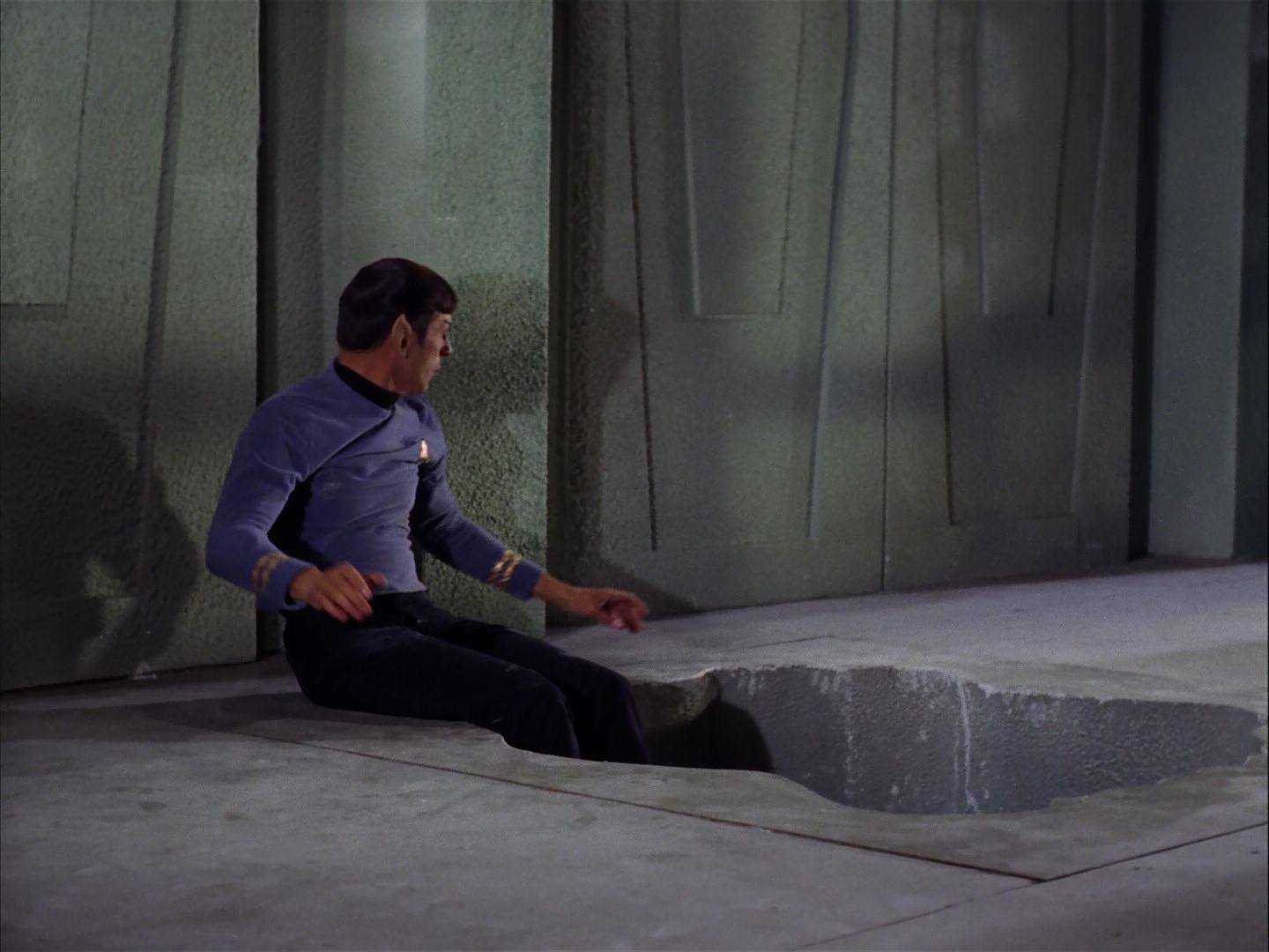 ariane179254_StarTrek_2x07_Catspaw_2977.jpg