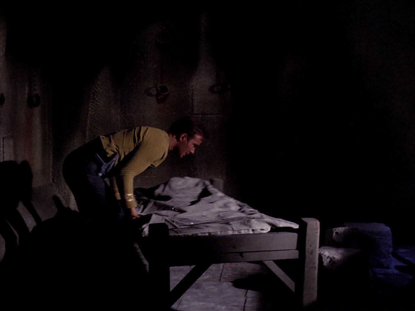 ariane179254_StarTrek_2x07_Catspaw_2985.jpg