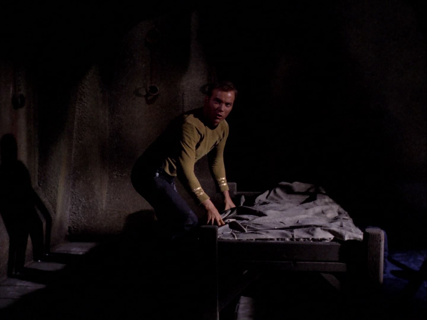 ariane179254_StarTrek_2x07_Catspaw_2988.jpg
