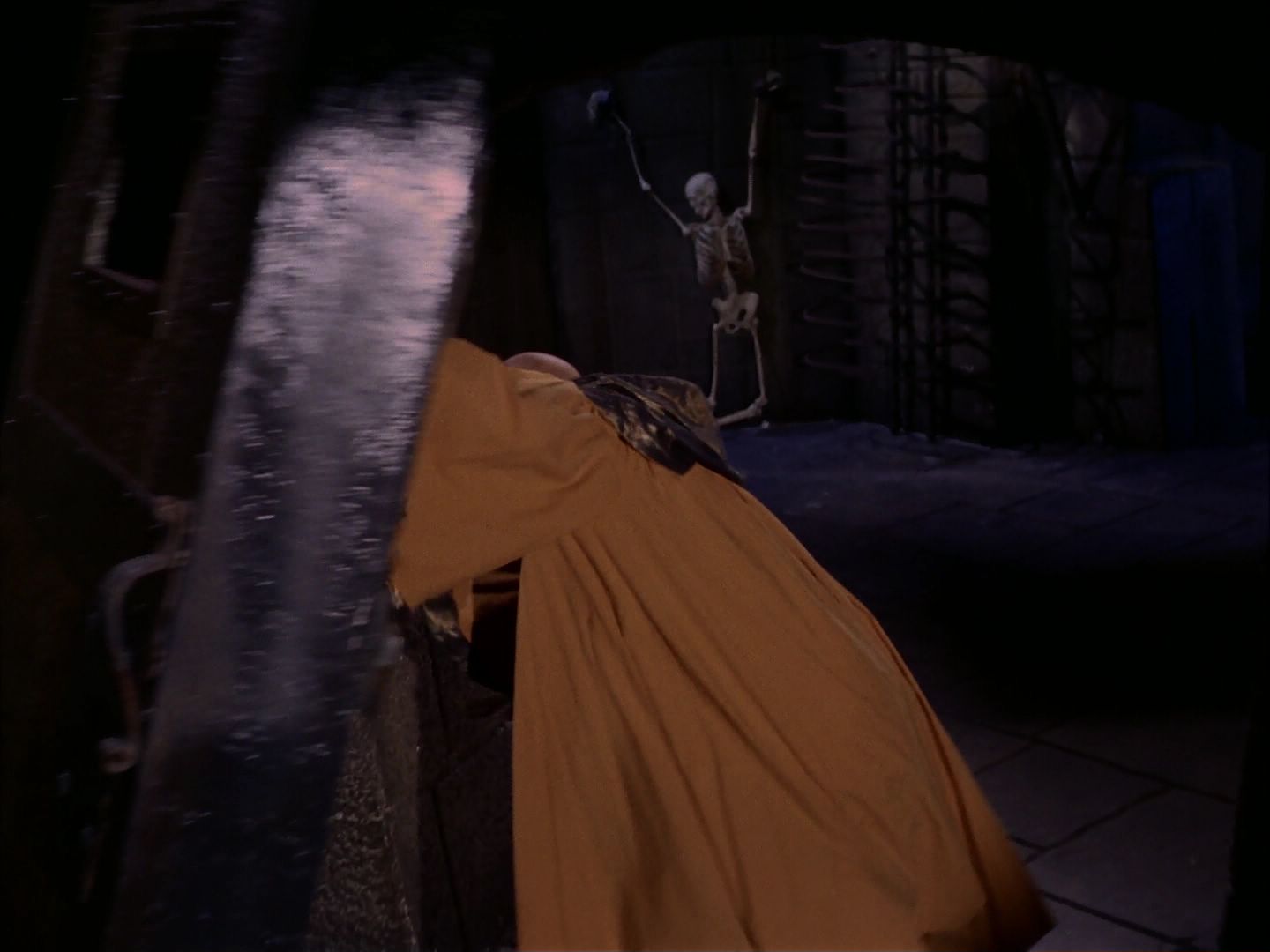 ariane179254_StarTrek_2x07_Catspaw_2992.jpg