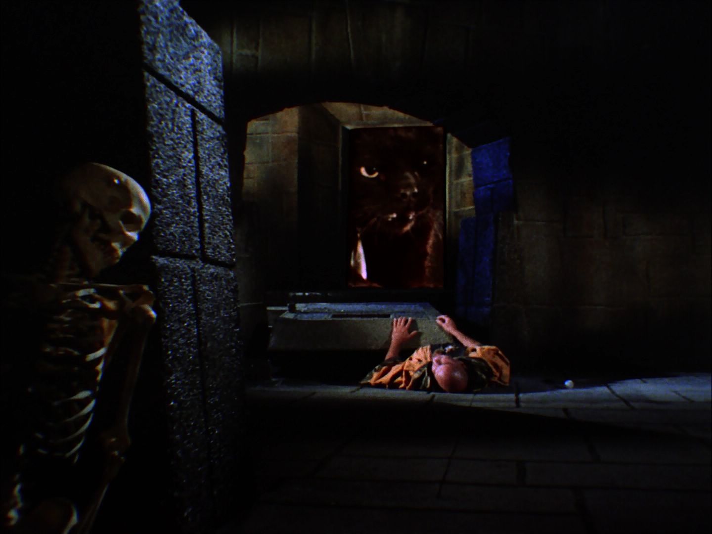 ariane179254_StarTrek_2x07_Catspaw_2995.jpg
