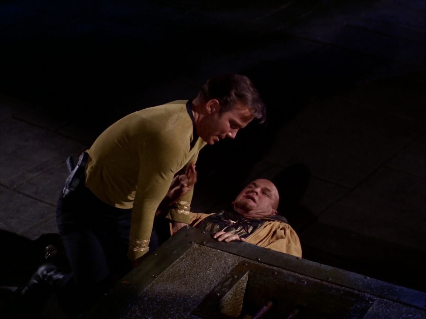 ariane179254_StarTrek_2x07_Catspaw_3002.jpg