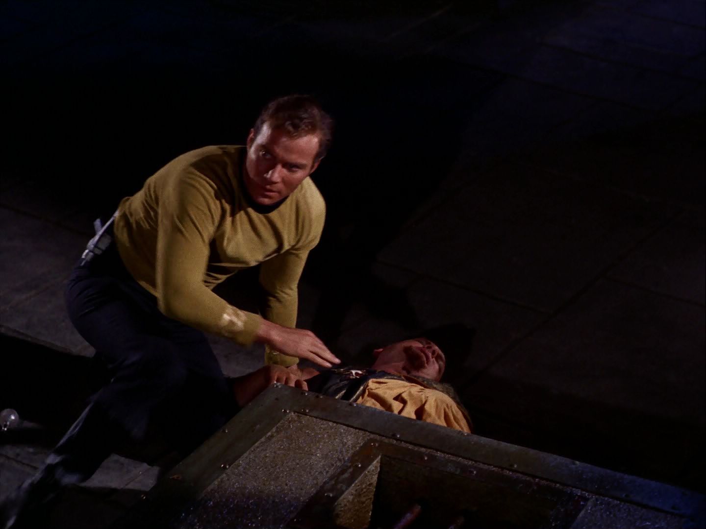 ariane179254_StarTrek_2x07_Catspaw_3011.jpg