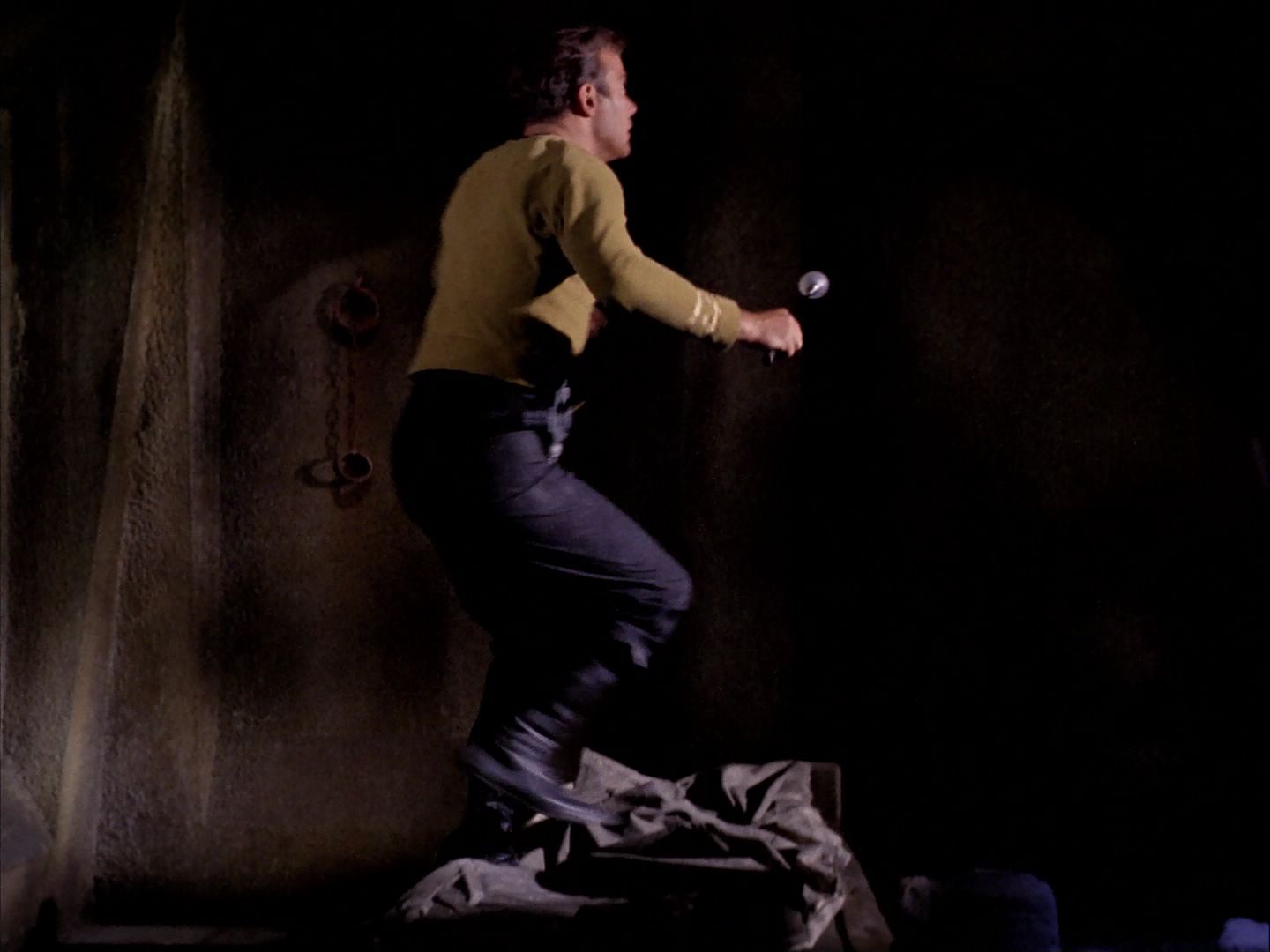 ariane179254_StarTrek_2x07_Catspaw_3022.jpg