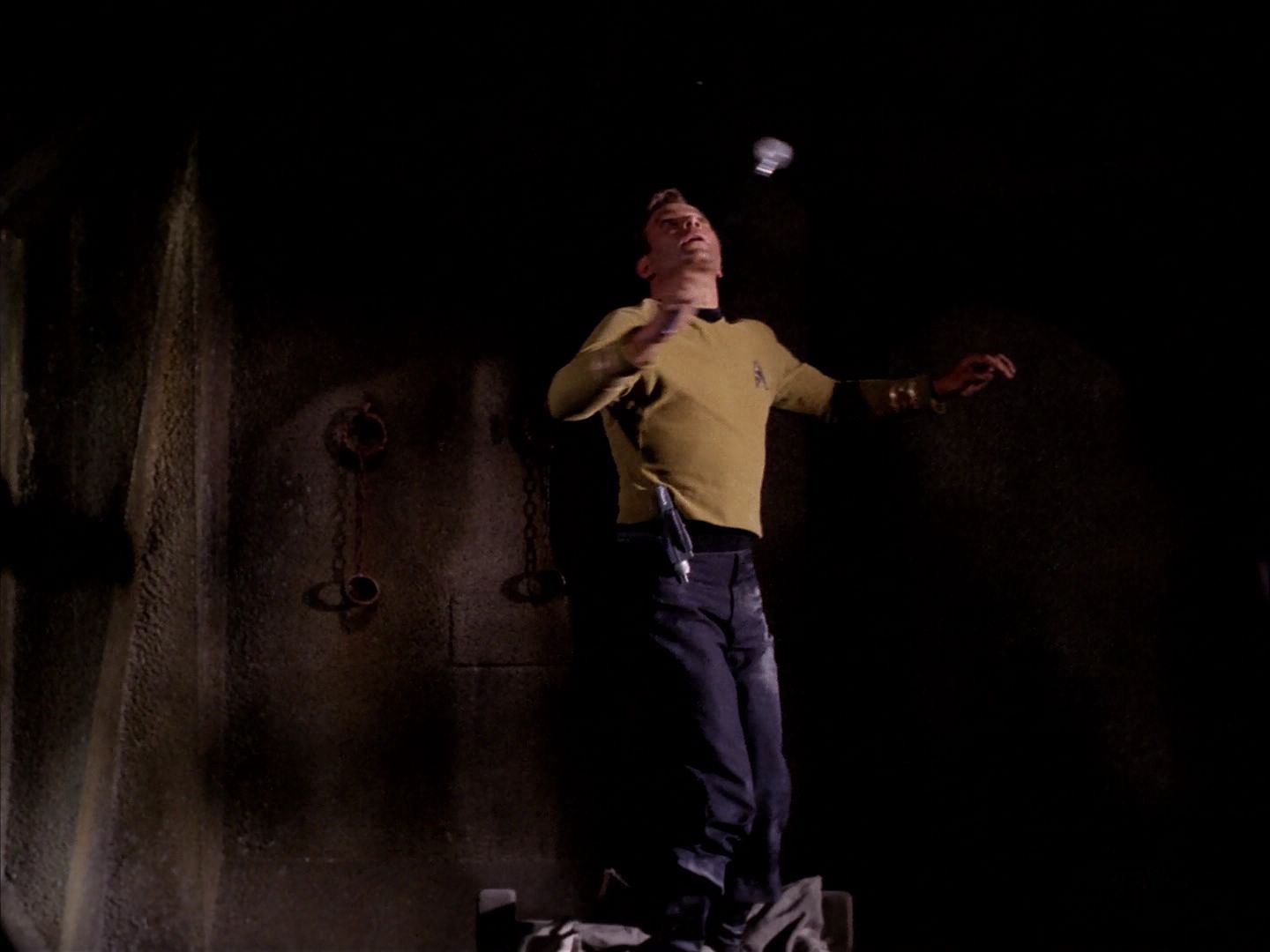 ariane179254_StarTrek_2x07_Catspaw_3023.jpg