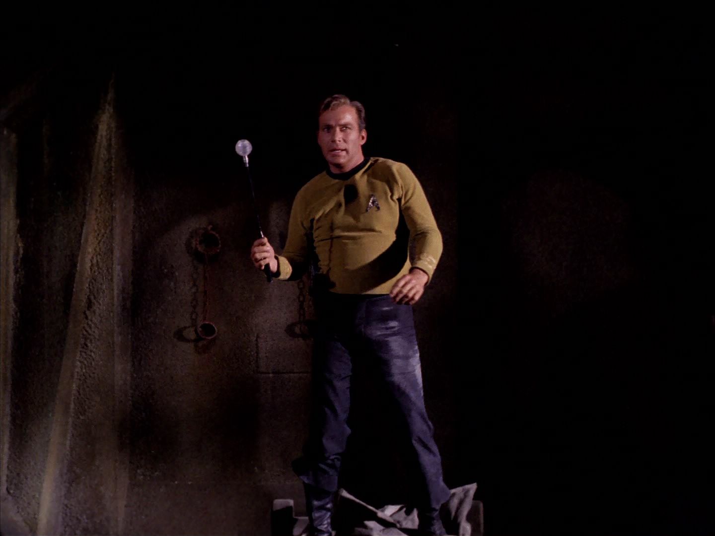 ariane179254_StarTrek_2x07_Catspaw_3028.jpg