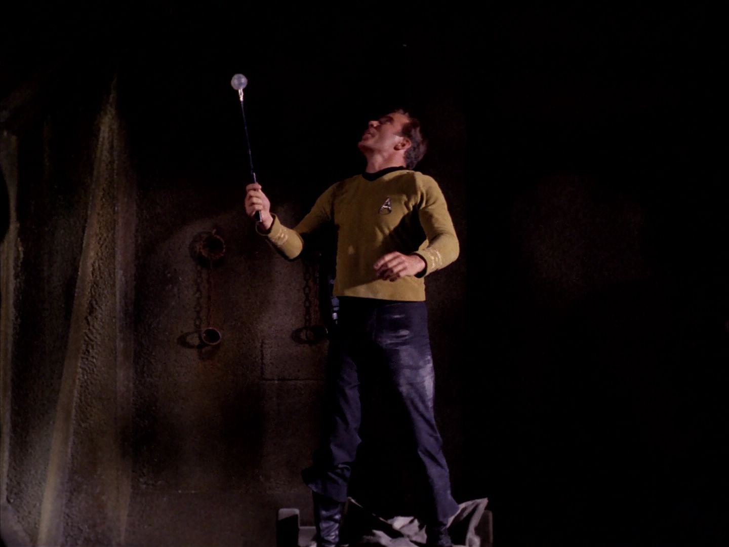 ariane179254_StarTrek_2x07_Catspaw_3029.jpg