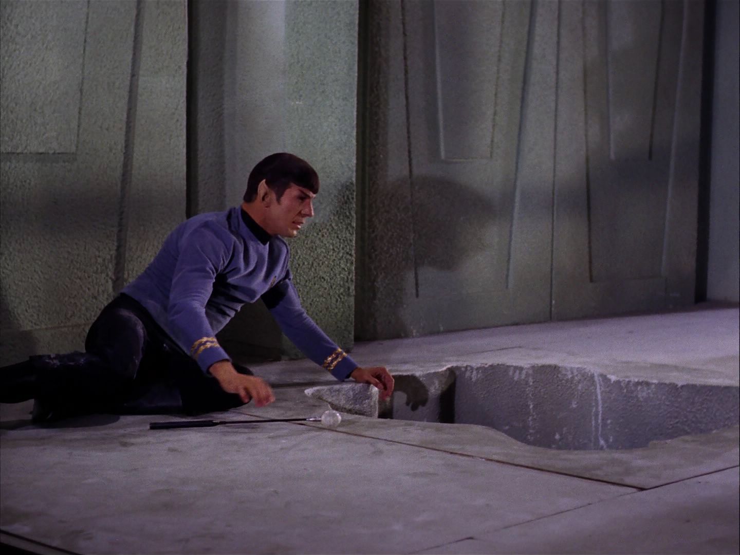 ariane179254_StarTrek_2x07_Catspaw_3034.jpg