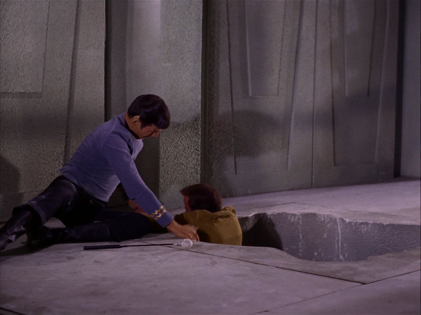ariane179254_StarTrek_2x07_Catspaw_3040.jpg