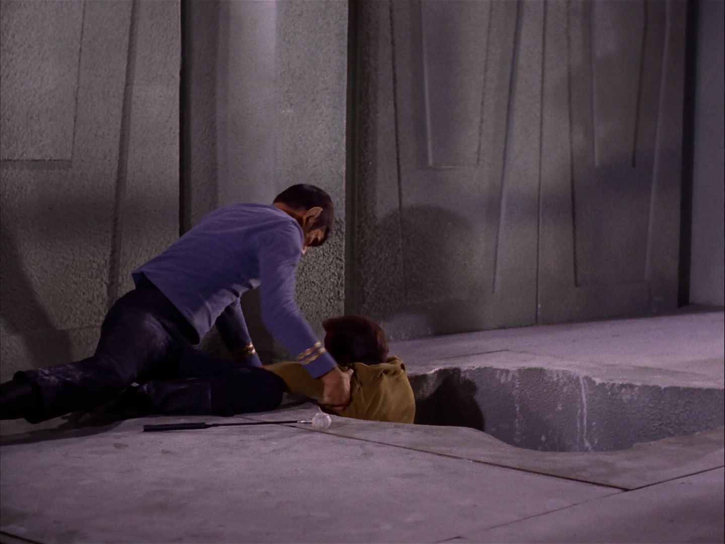 ariane179254_StarTrek_2x07_Catspaw_3041.jpg