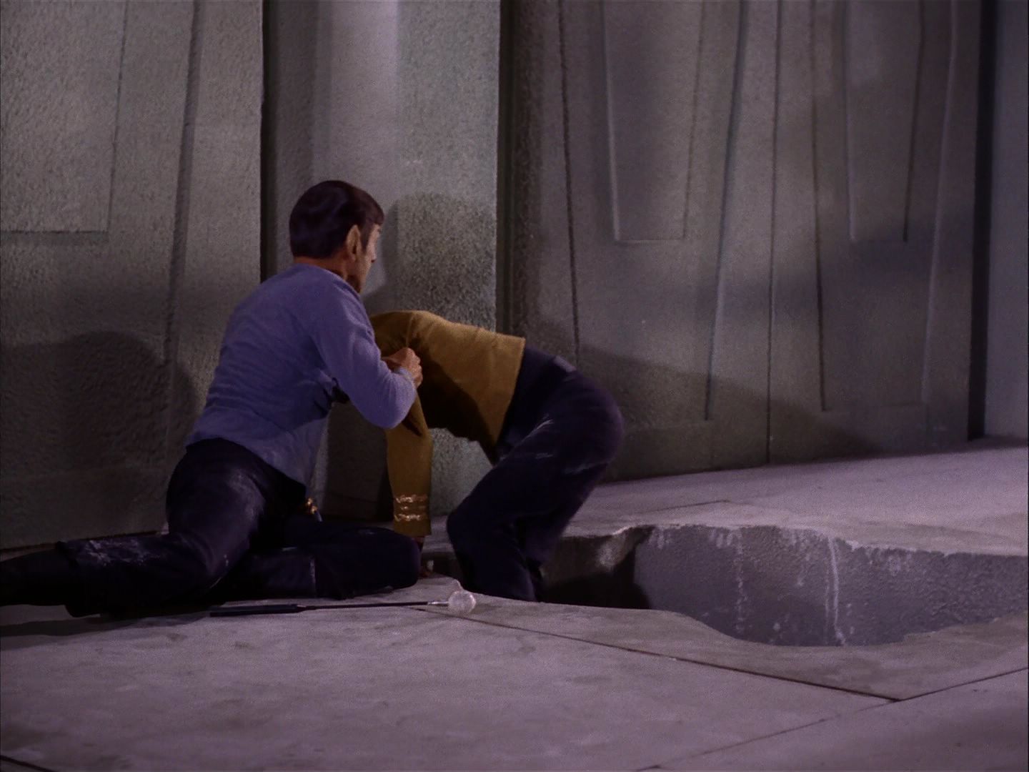 ariane179254_StarTrek_2x07_Catspaw_3044.jpg