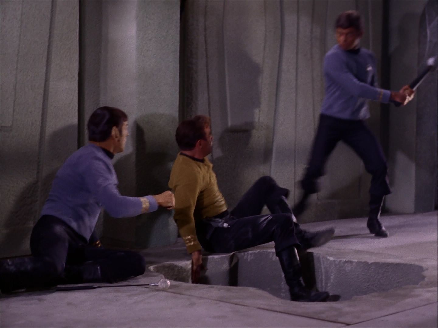 ariane179254_StarTrek_2x07_Catspaw_3047.jpg