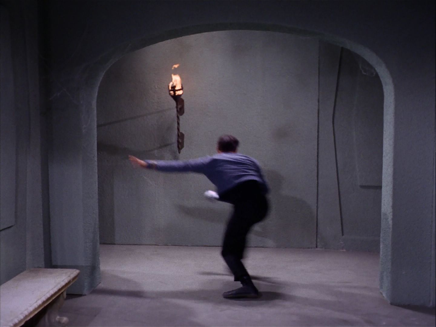 ariane179254_StarTrek_2x07_Catspaw_3051.jpg