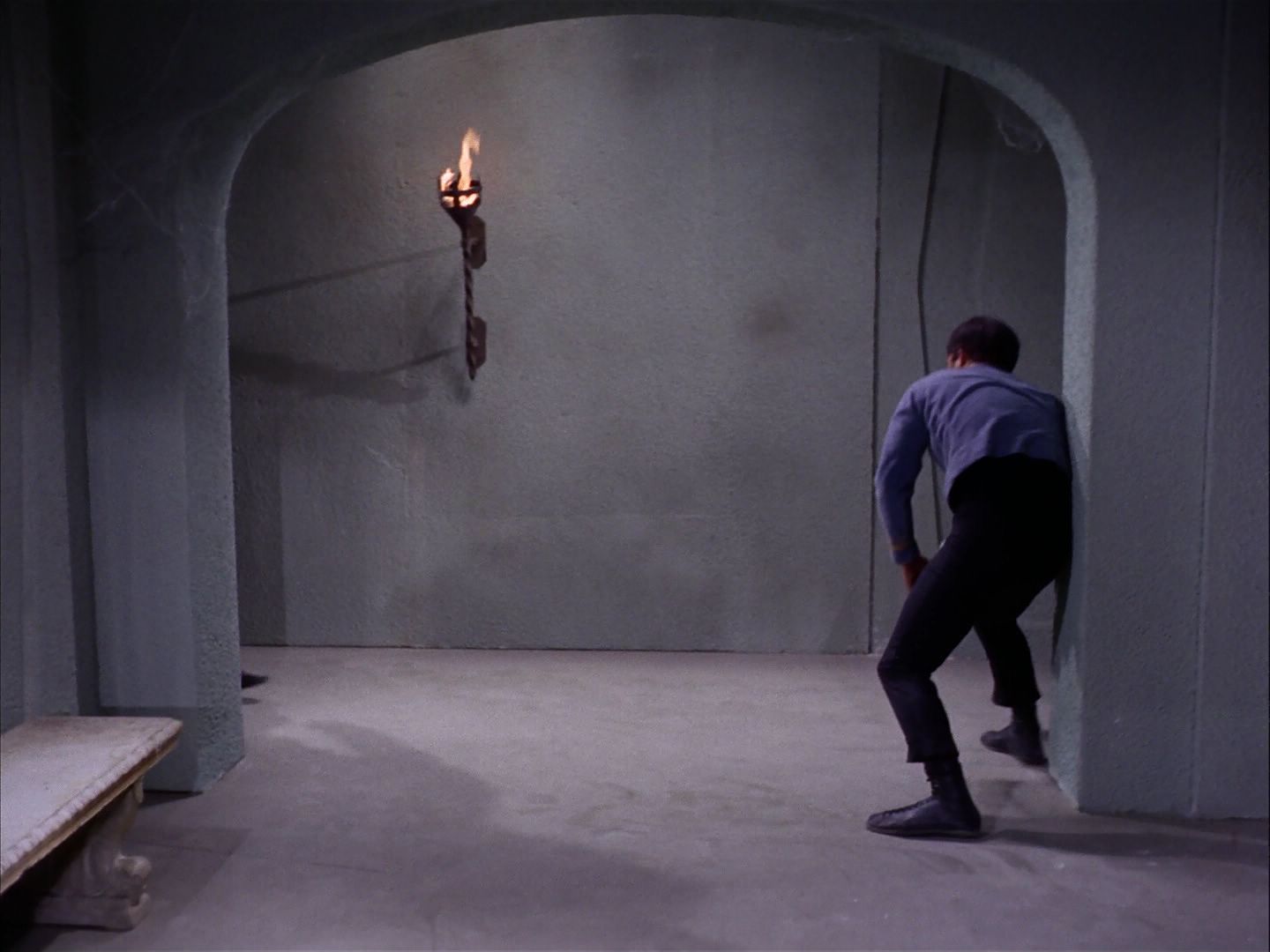 ariane179254_StarTrek_2x07_Catspaw_3052.jpg