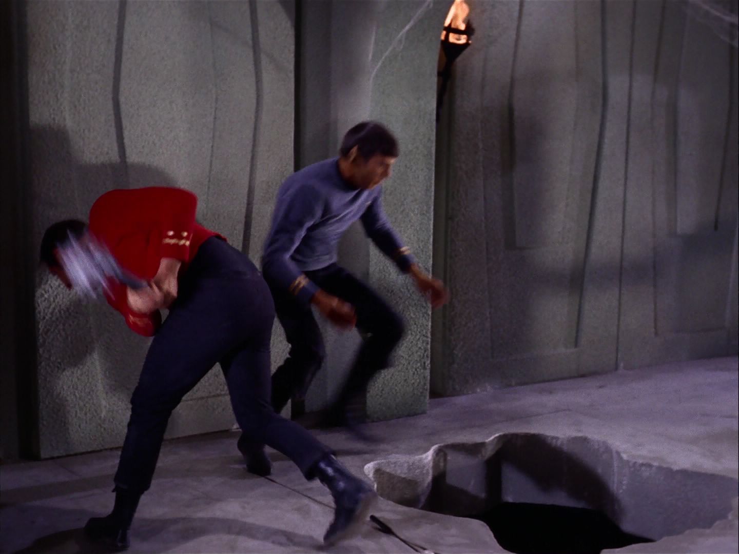 ariane179254_StarTrek_2x07_Catspaw_3062.jpg