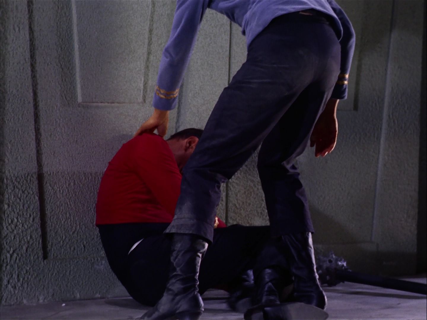 ariane179254_StarTrek_2x07_Catspaw_3084.jpg