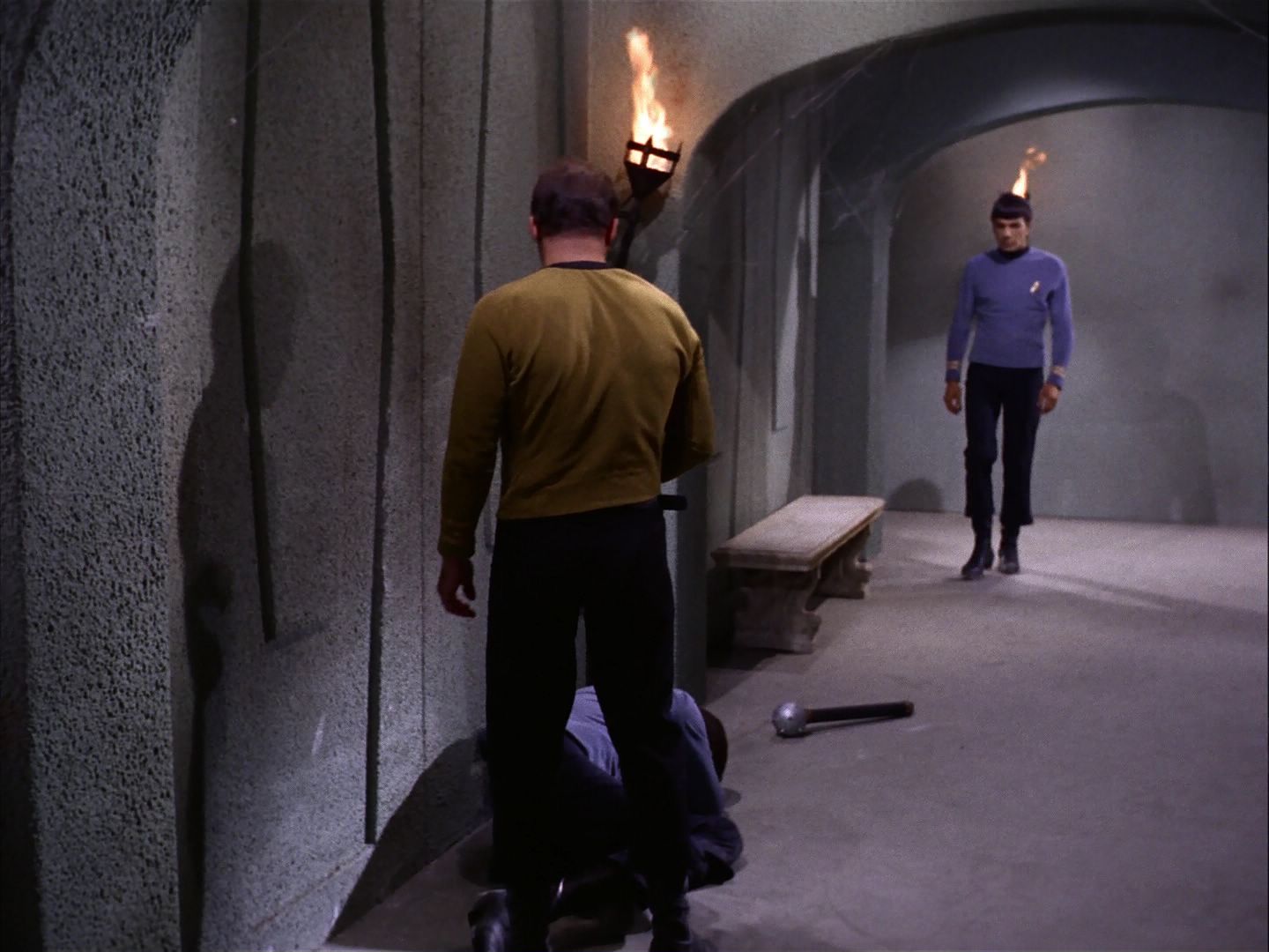 ariane179254_StarTrek_2x07_Catspaw_3104.jpg