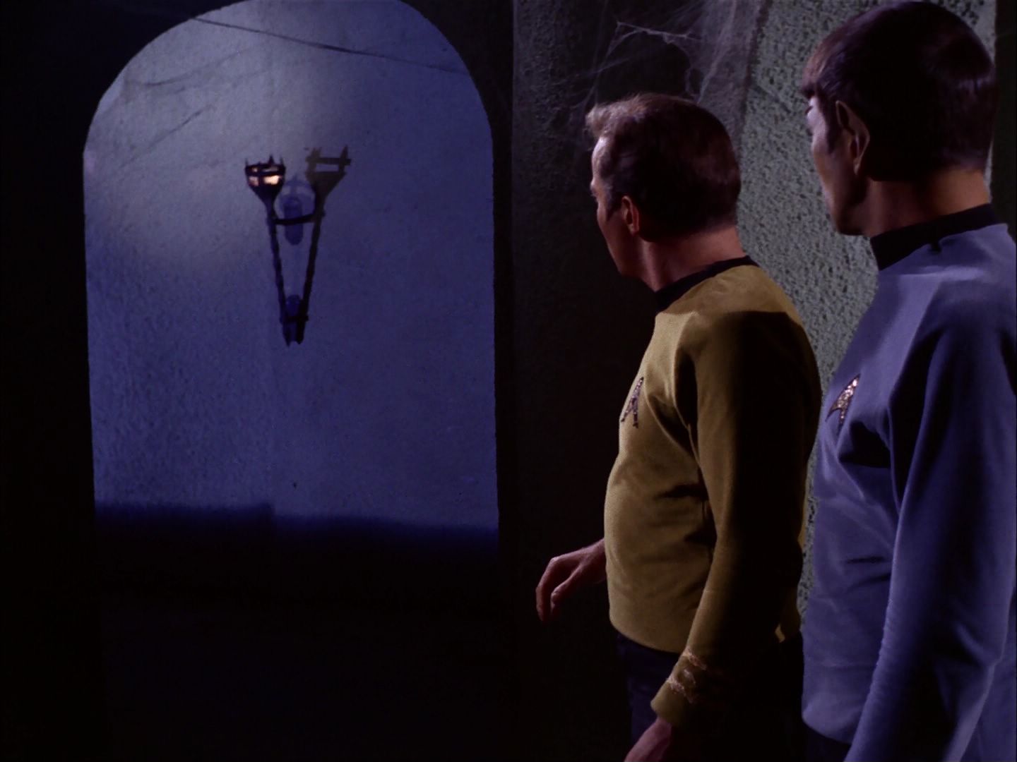ariane179254_StarTrek_2x07_Catspaw_3131.jpg