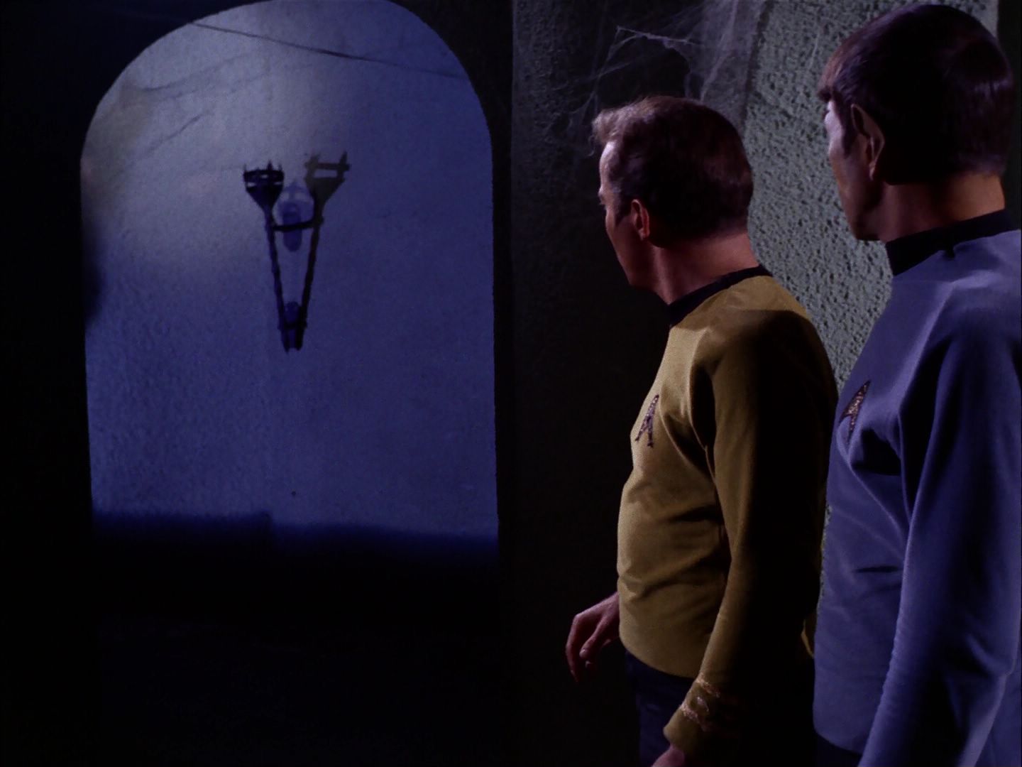 ariane179254_StarTrek_2x07_Catspaw_3133.jpg