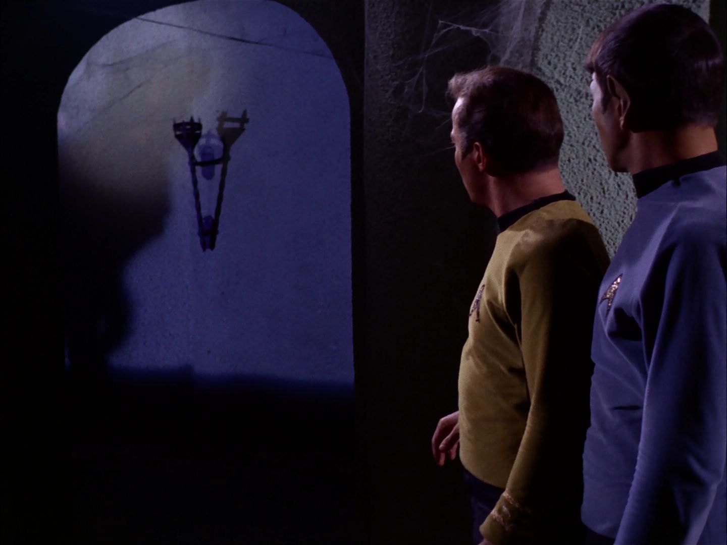 ariane179254_StarTrek_2x07_Catspaw_3134.jpg