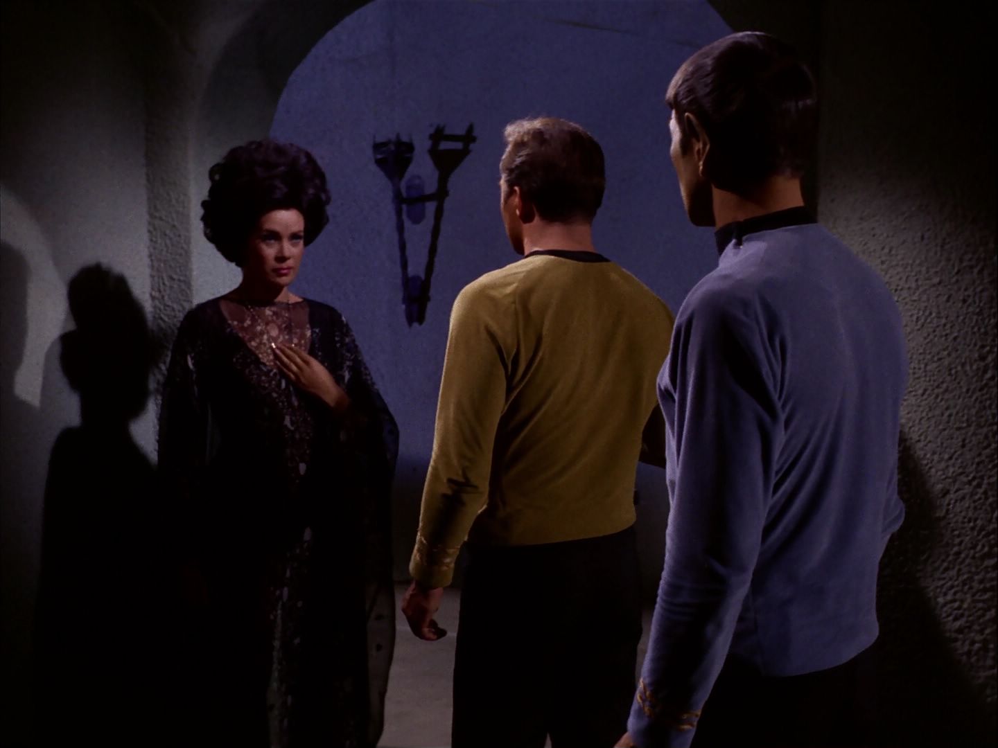 ariane179254_StarTrek_2x07_Catspaw_3217.jpg