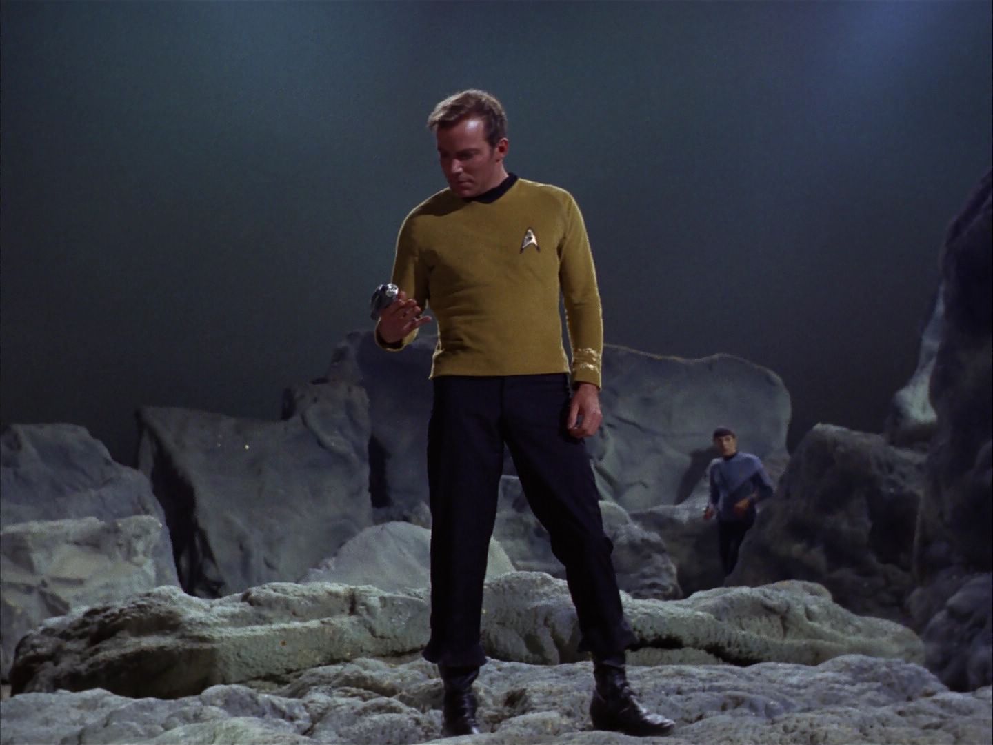 ariane179254_StarTrek_2x07_Catspaw_3300.jpg