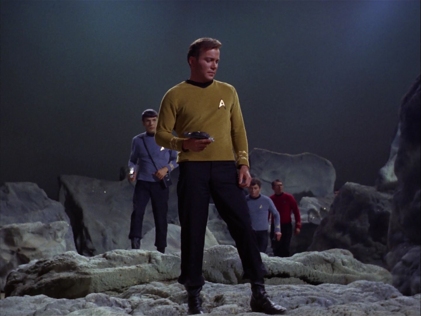 ariane179254_StarTrek_2x07_Catspaw_3307.jpg