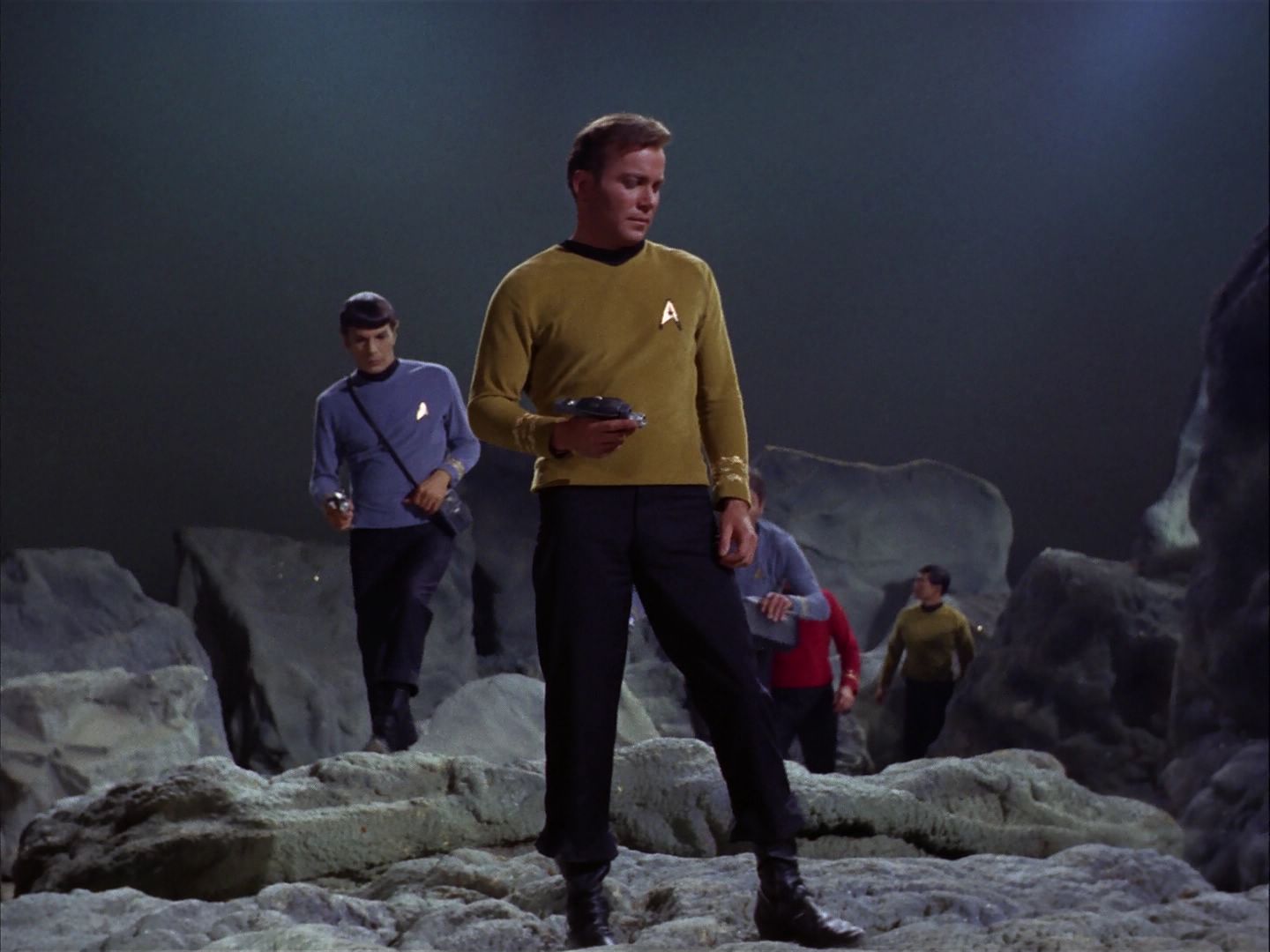 ariane179254_StarTrek_2x07_Catspaw_3308.jpg