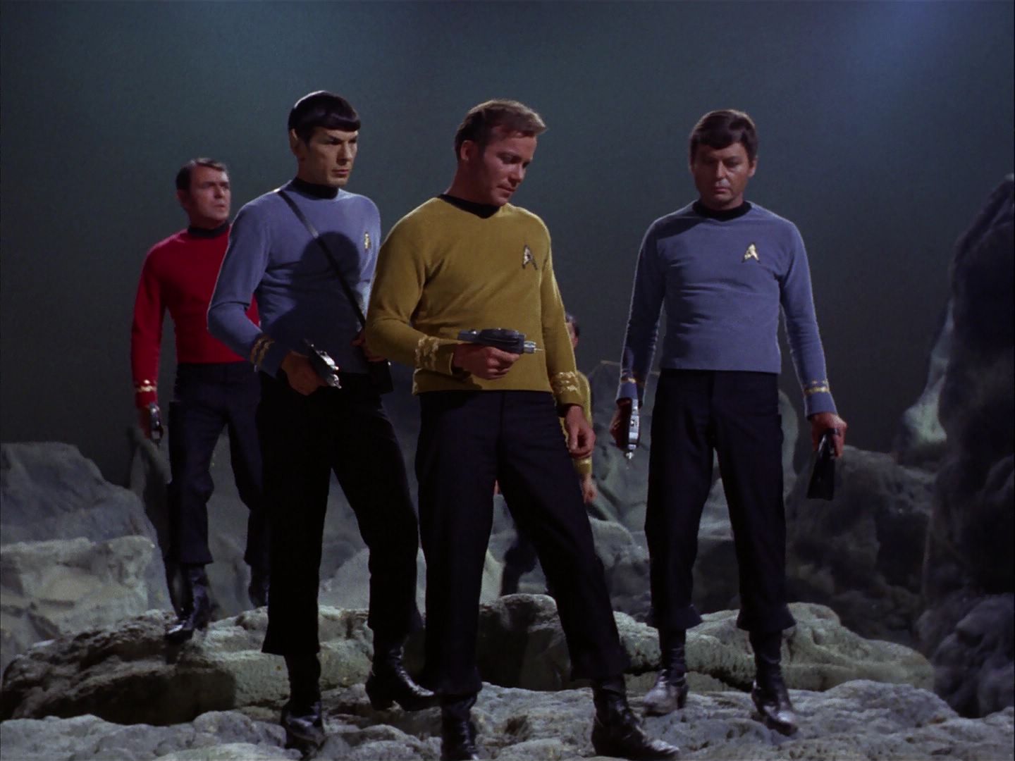 ariane179254_StarTrek_2x07_Catspaw_3313.jpg