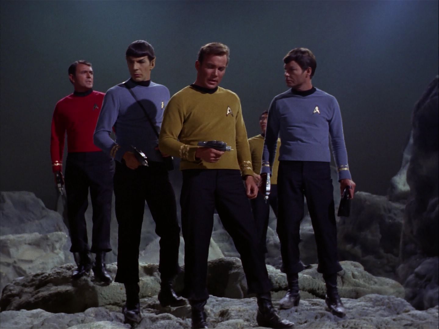 ariane179254_StarTrek_2x07_Catspaw_3314.jpg