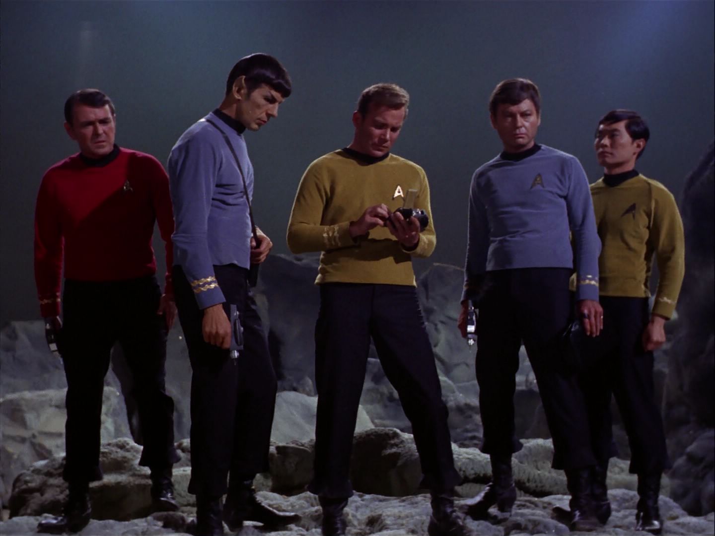 ariane179254_StarTrek_2x07_Catspaw_3371.jpg