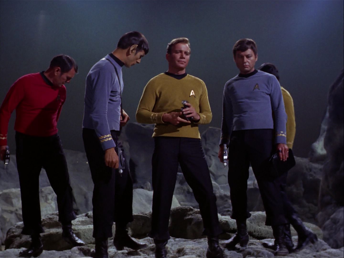 ariane179254_StarTrek_2x07_Catspaw_3375.jpg