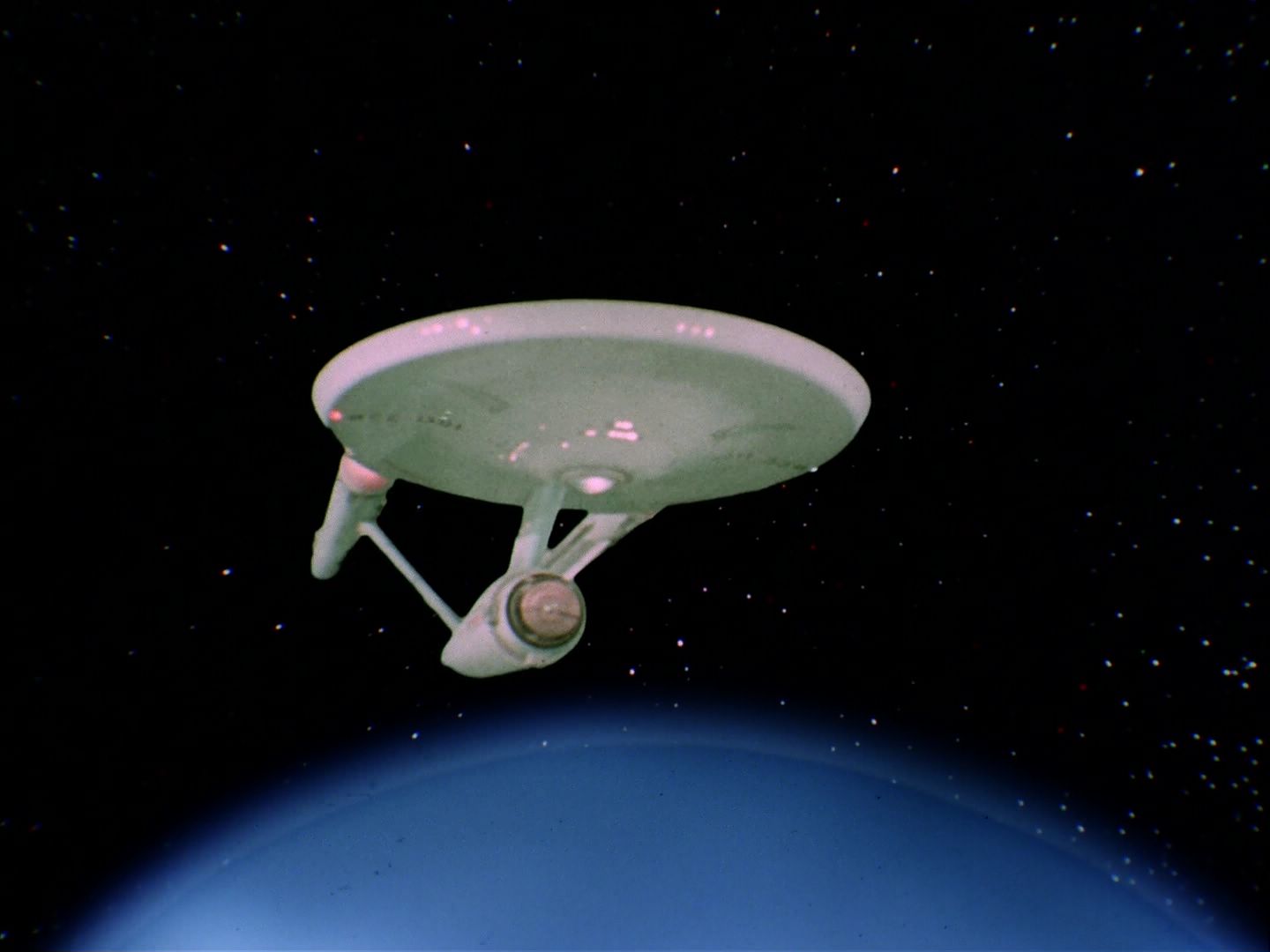 ariane179254_StarTrek_2x07_Catspaw_3384.jpg