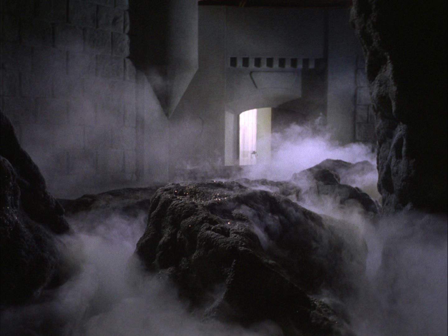 ariane179254_StarTrek_2x07_Catspaw_NewEffects_0677.jpg