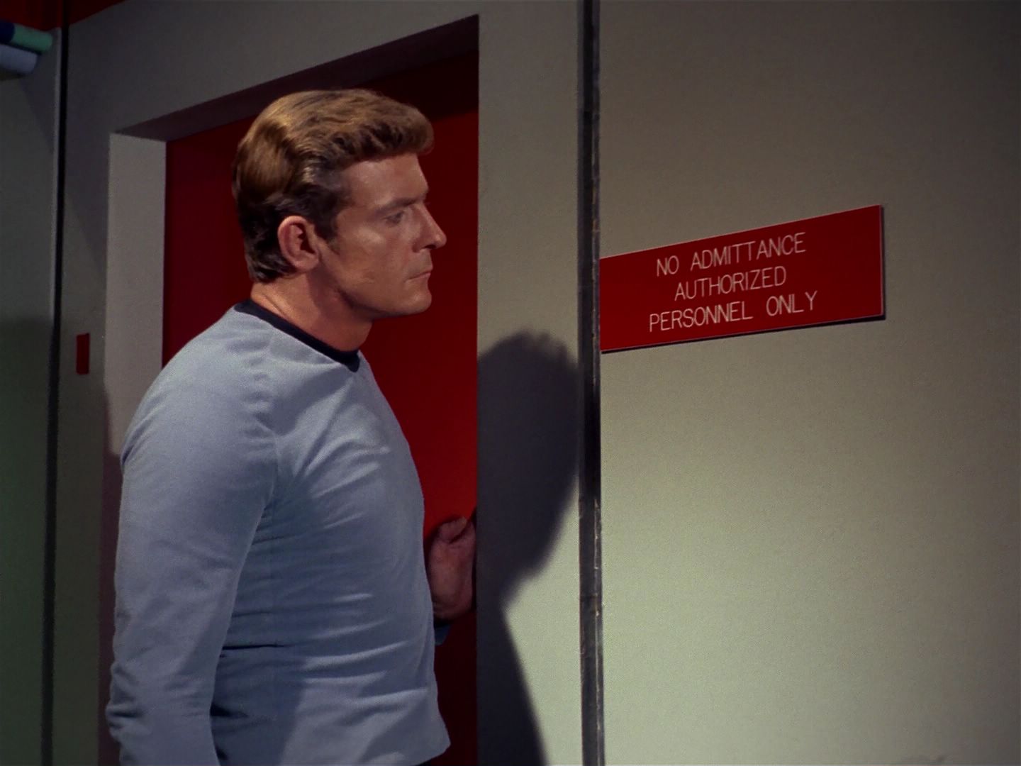 ariane179254_StarTrek_2x08_IMudd_0089.jpg