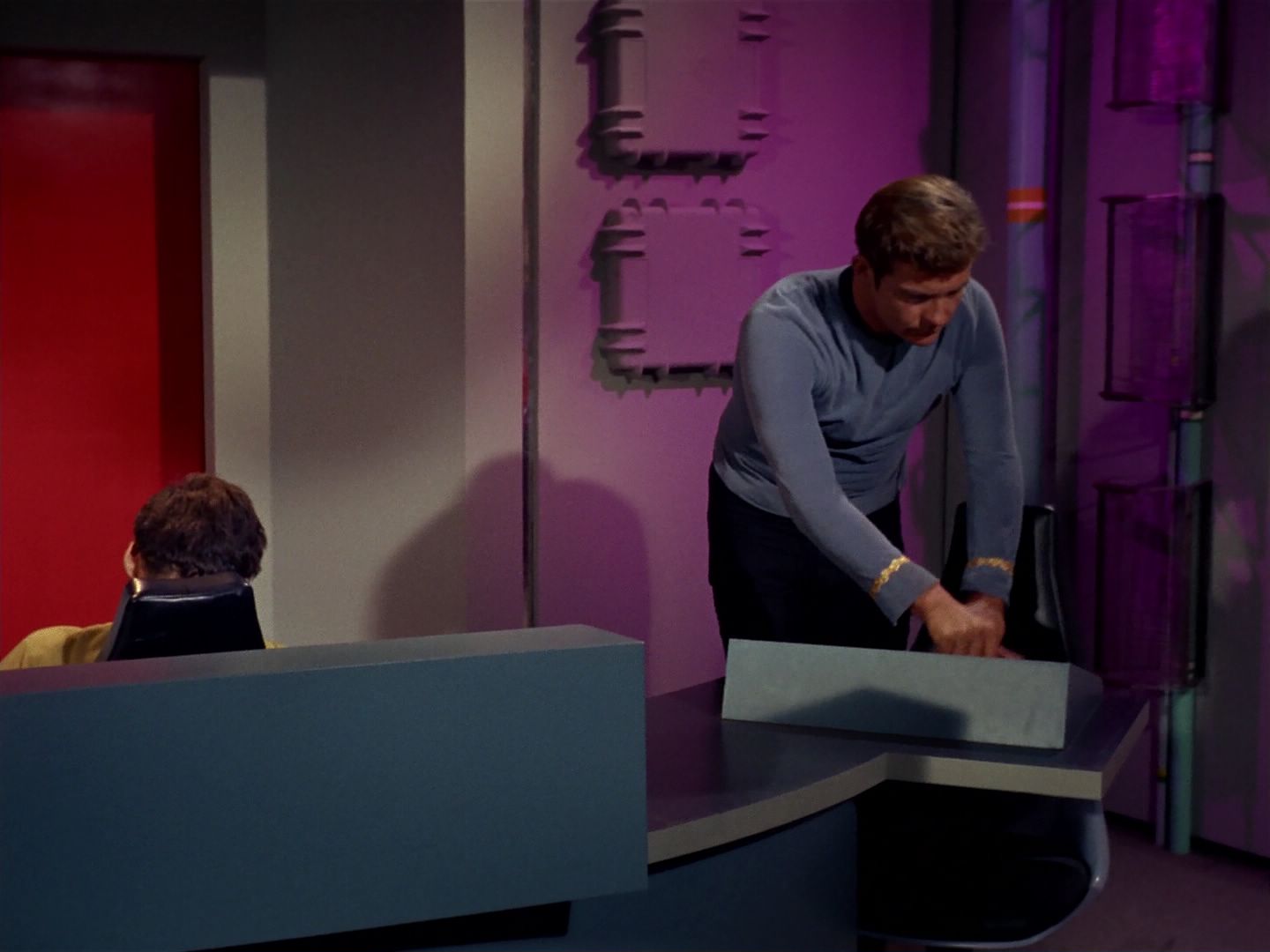 ariane179254_StarTrek_2x08_IMudd_0097.jpg