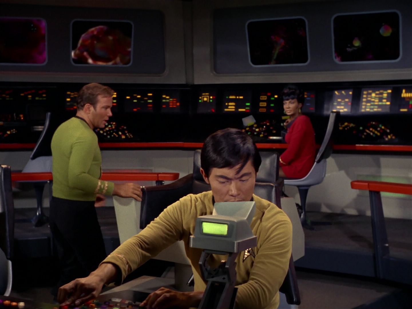 ariane179254_StarTrek_2x08_IMudd_0129.jpg
