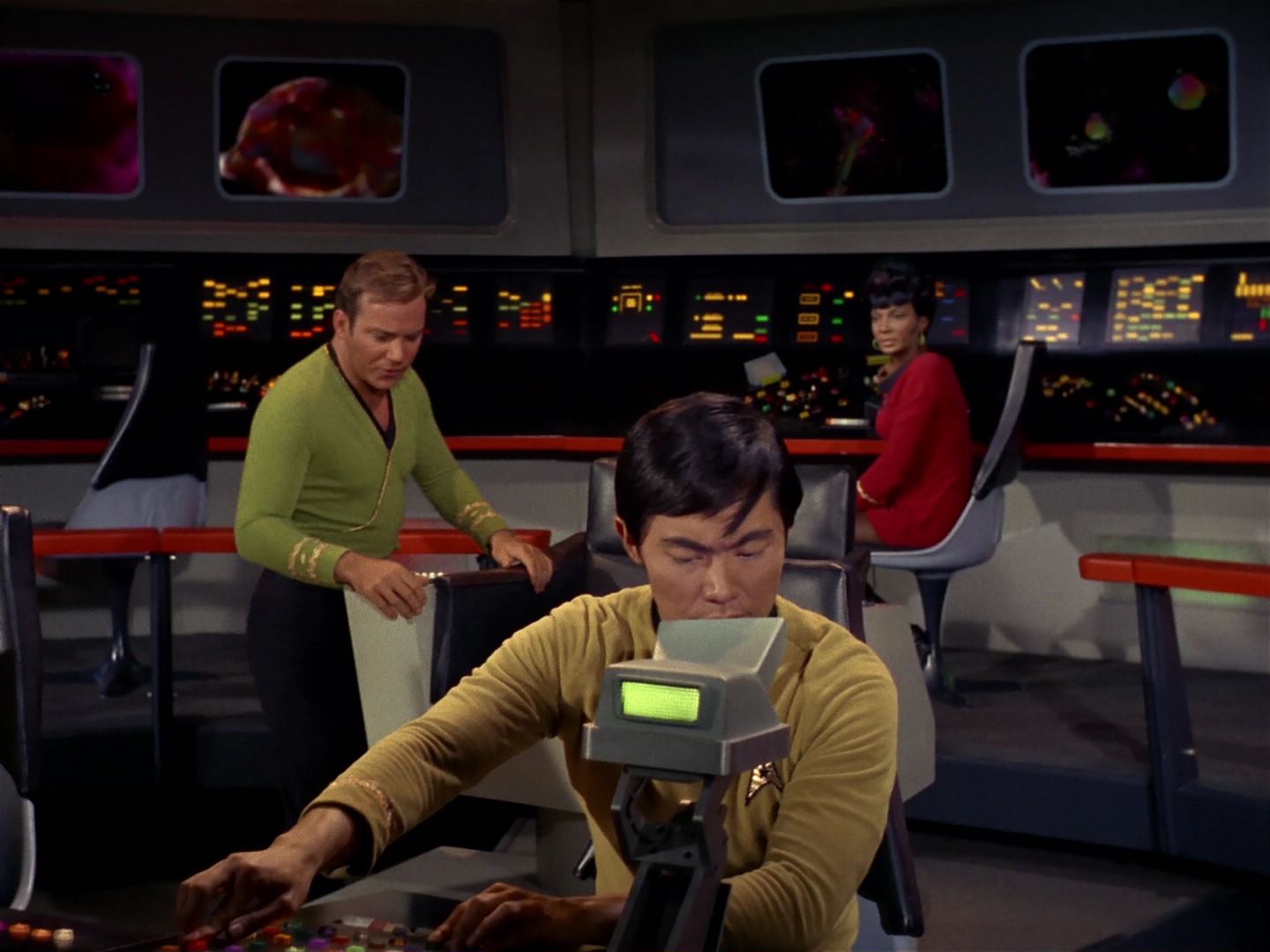 ariane179254_StarTrek_2x08_IMudd_0130.jpg