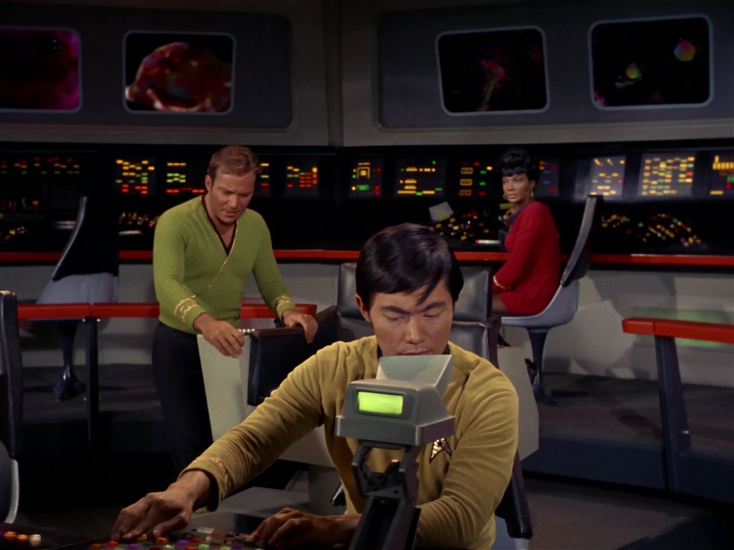 ariane179254_StarTrek_2x08_IMudd_0131.jpg