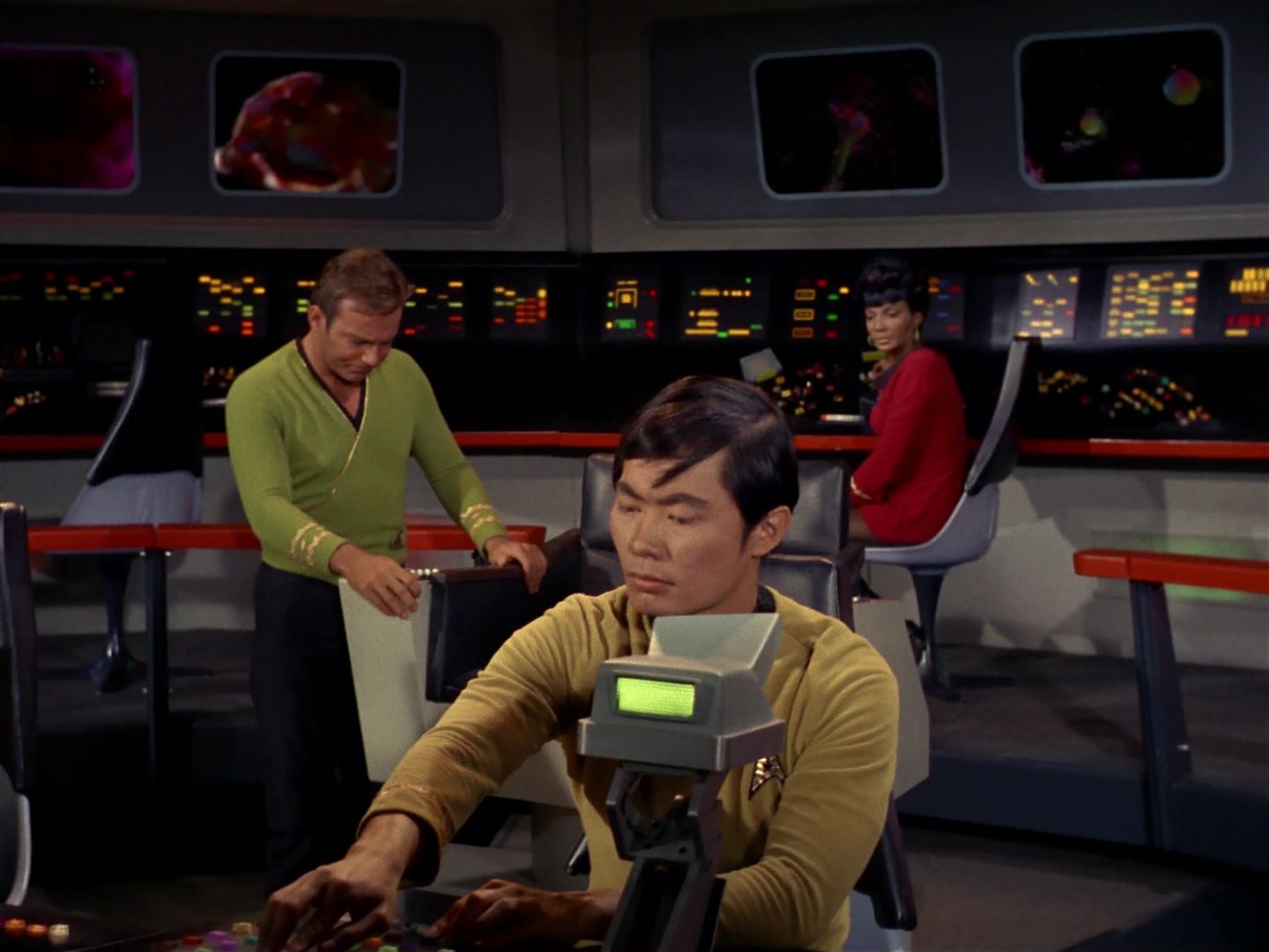 ariane179254_StarTrek_2x08_IMudd_0132.jpg