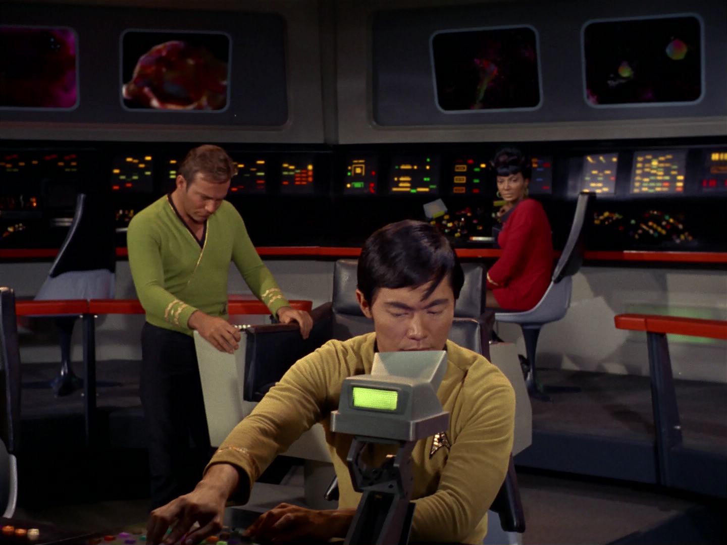 ariane179254_StarTrek_2x08_IMudd_0133.jpg