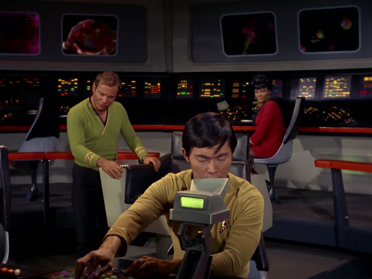 ariane179254_StarTrek_2x08_IMudd_0134.jpg