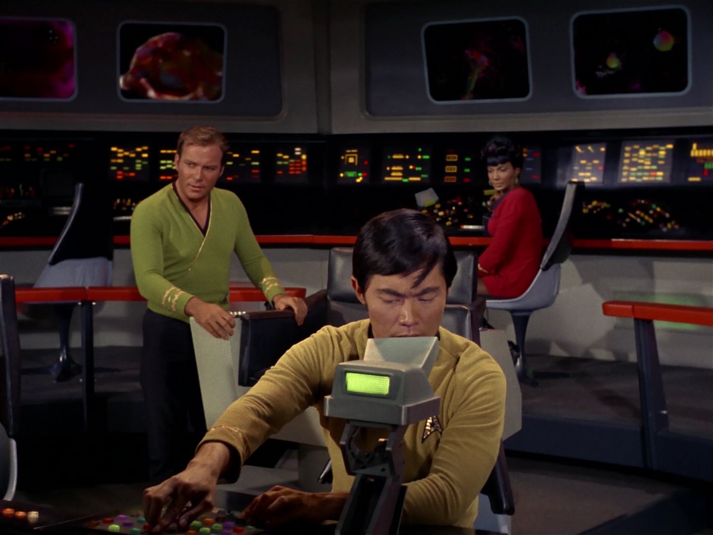 ariane179254_StarTrek_2x08_IMudd_0136.jpg
