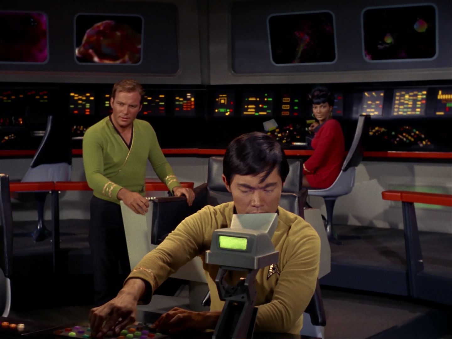 ariane179254_StarTrek_2x08_IMudd_0137.jpg