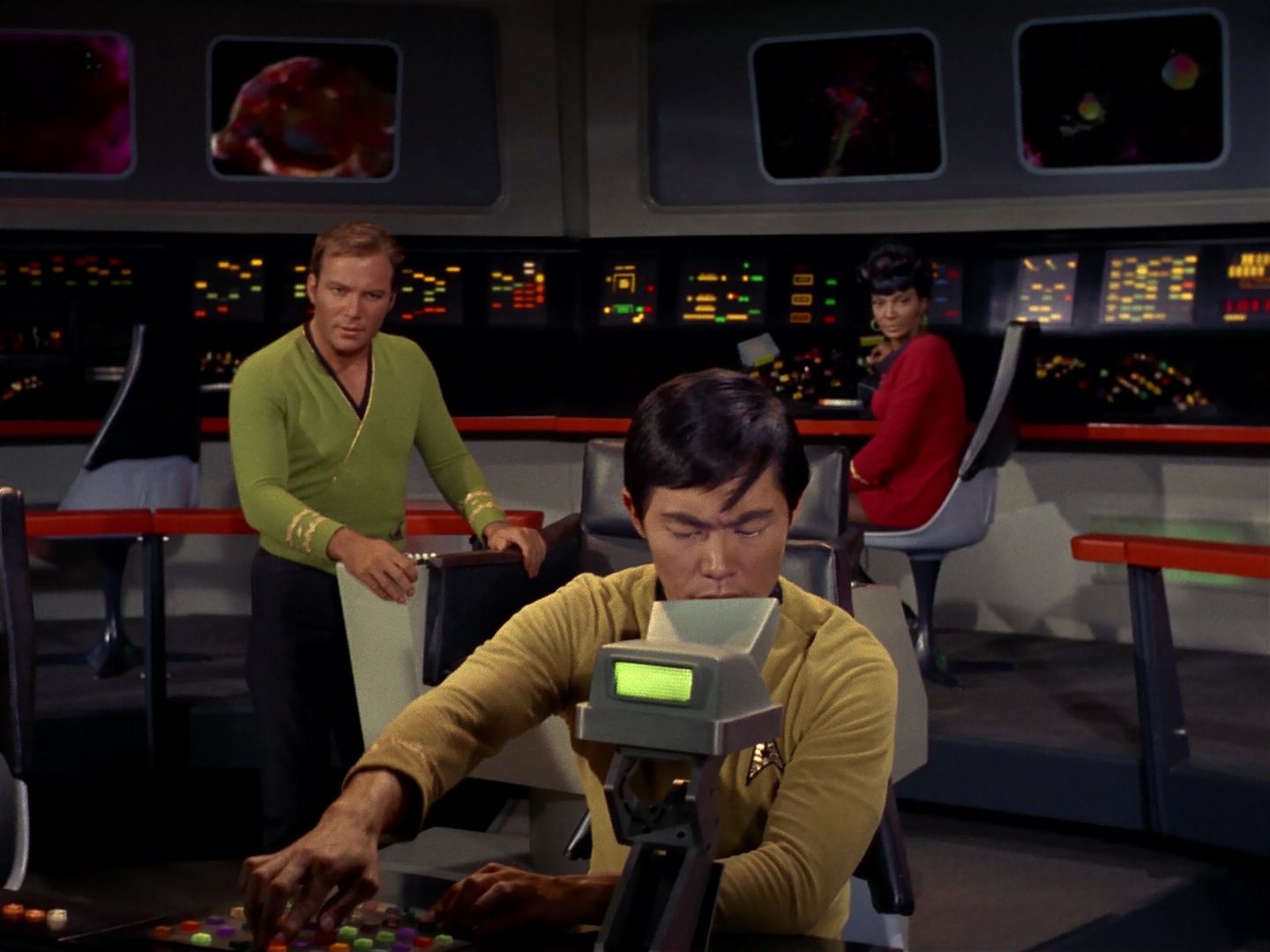 ariane179254_StarTrek_2x08_IMudd_0138.jpg