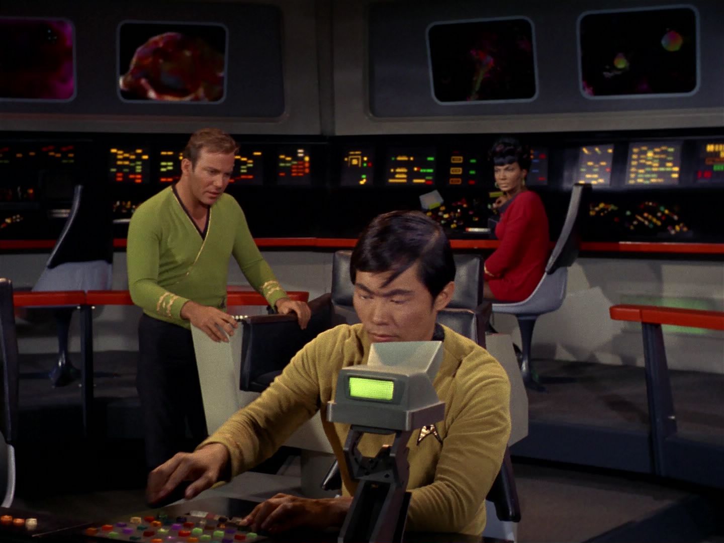 ariane179254_StarTrek_2x08_IMudd_0141.jpg