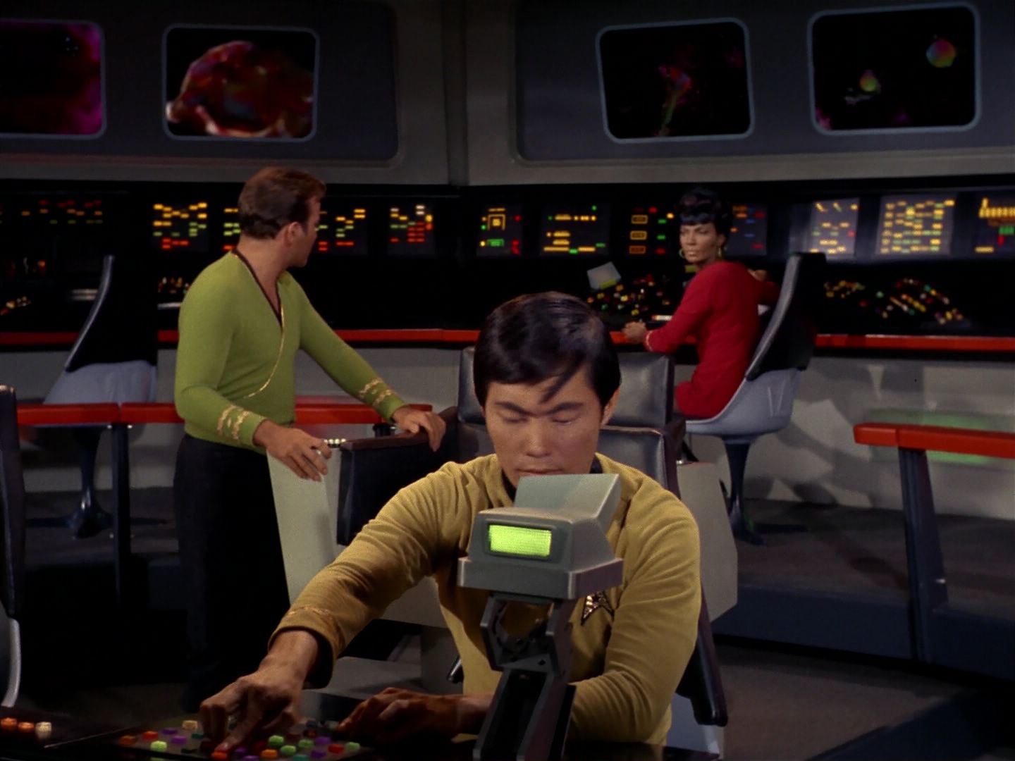 ariane179254_StarTrek_2x08_IMudd_0150.jpg