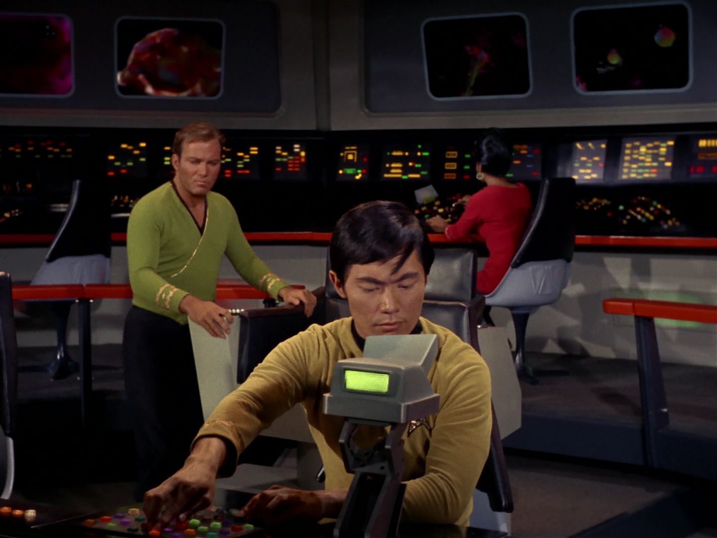 ariane179254_StarTrek_2x08_IMudd_0153.jpg